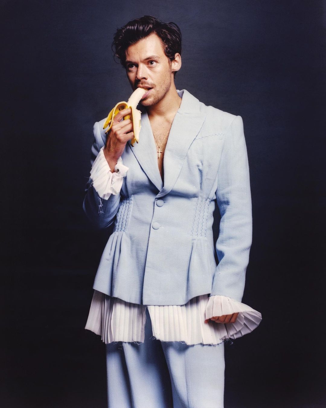 Гаррі Стайлз - ікона агендерної моди: 10 найбільш провокаційних образів співака