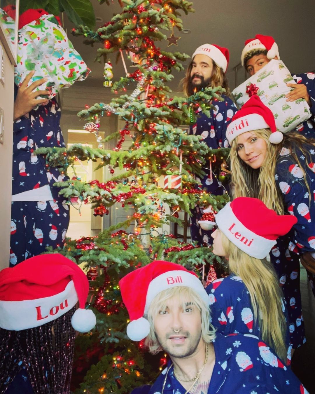 Тіна Кунакі, Різ Уізерспун, Наомі Кемпбелл та інші: як зірки відзначили Різдво