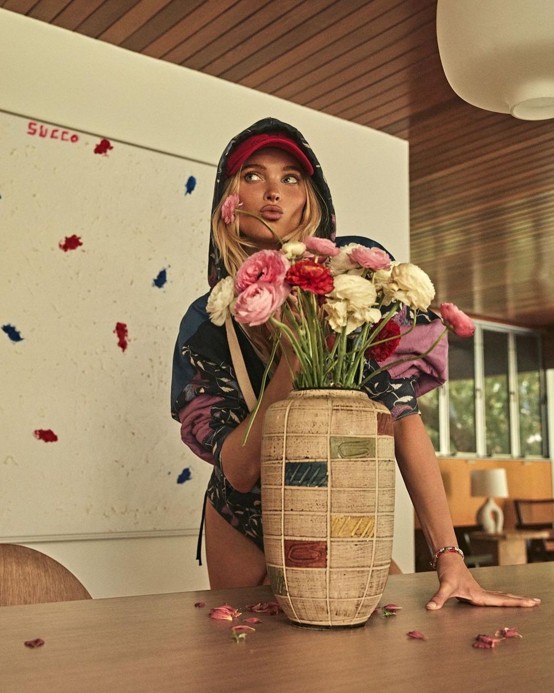 Поєднувати стилі: стиліст показала, як носити бейсболки восени 2021