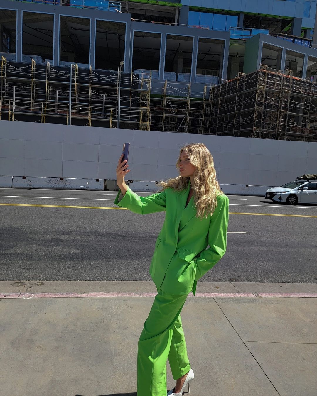 Актуально или устарело: стилист перечислила самые модные цвета и принты осени 2021