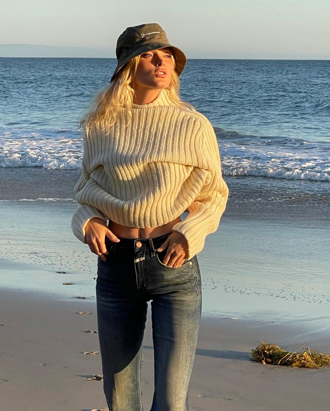 З екошкіри і з розрізами: стиліст показала найактуальніші моделі брюк 2021-22