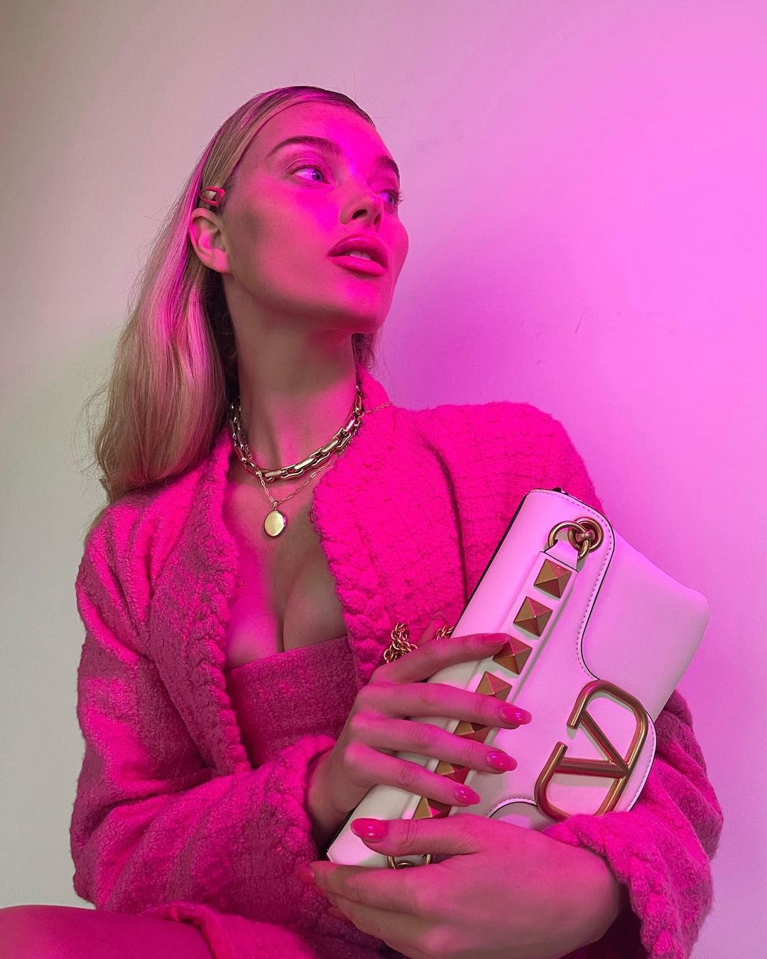 Давно не модно: стиліст показала головні антитренди нарядів на Новий рік