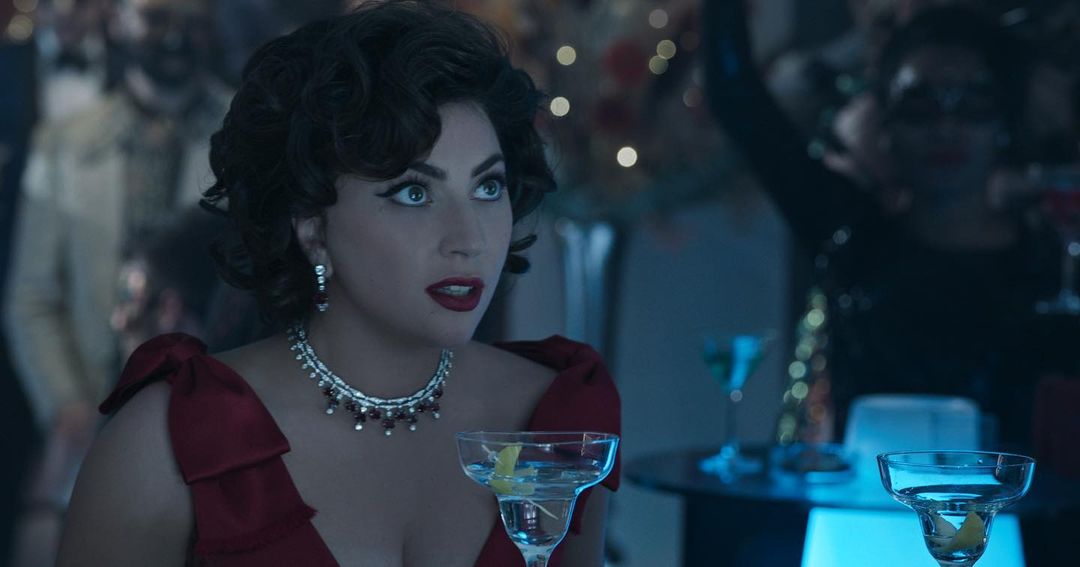 От бунтарки до светской львицы: как менялся стиль Леди Гаги после съемок в фильме Gucci