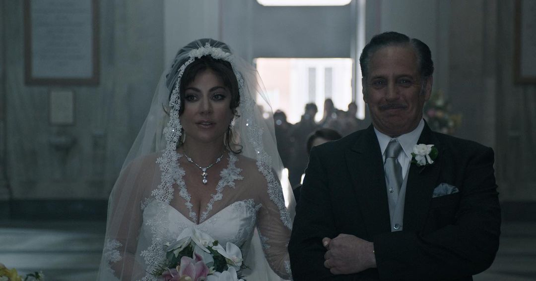 От бунтарки до светской львицы: как менялся стиль Леди Гаги после съемок в фильме Gucci