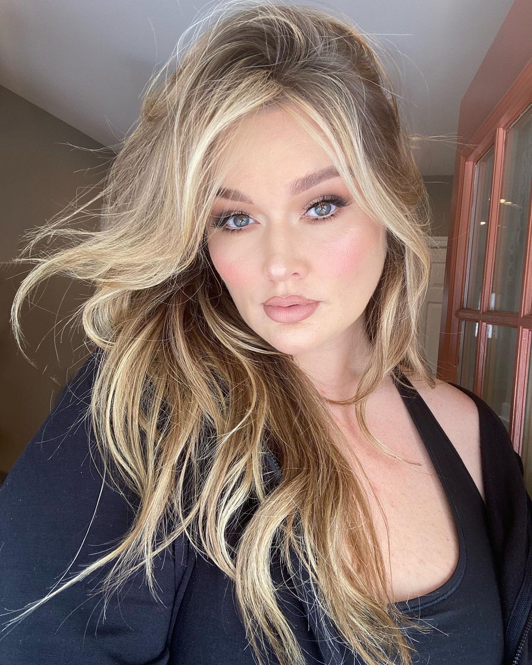 Самая популярная модель plus-size показывает фото, которые заставят вас переосмыслить отношение к своему телу