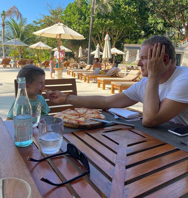 Яхта, сапсерфінг і зустріч з тигром: Осадча і Горбунов з сином показали розваги в Таїланді