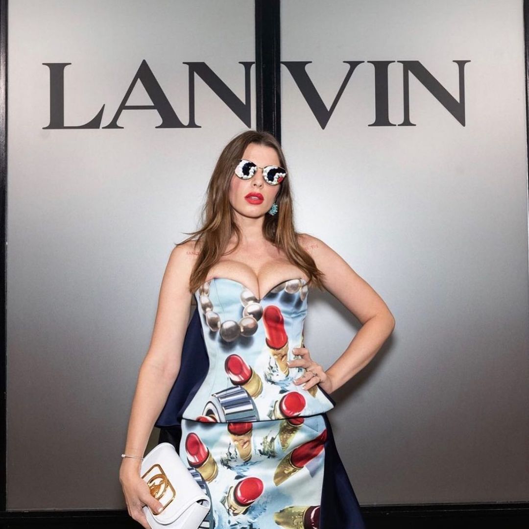 Джулія Фокс – нова ікона стилю: як змінилися образи актриси після зустрічі з Каньє Уестом