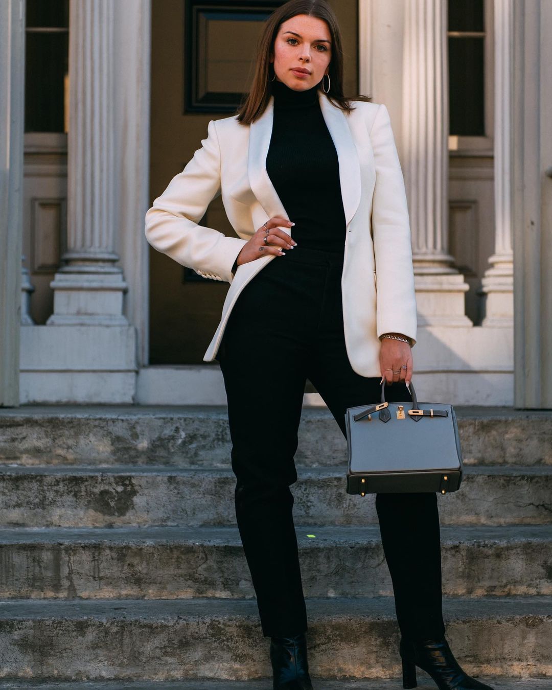 Джулія Фокс – нова ікона стилю: як змінилися образи актриси після зустрічі з Каньє Уестом