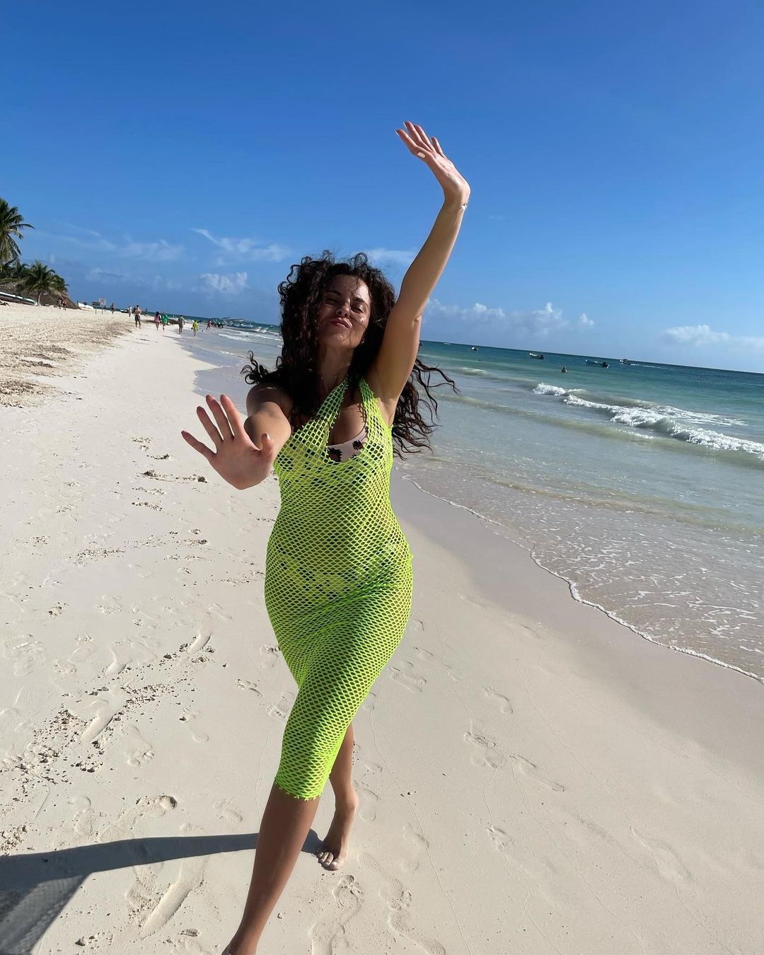 "Потапу дуже пощастило": Каменських у сукні-сітці блиснула апетитними сідницями