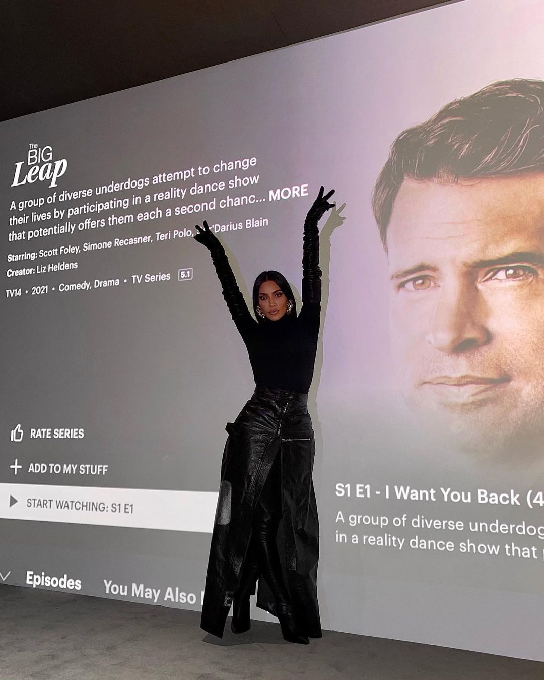 На смену &quot;голому&quot;: Ким Кардашьян, Тина Кунаки и другие показывают, как носить ультрамодное &quot;глухое&quot; платье