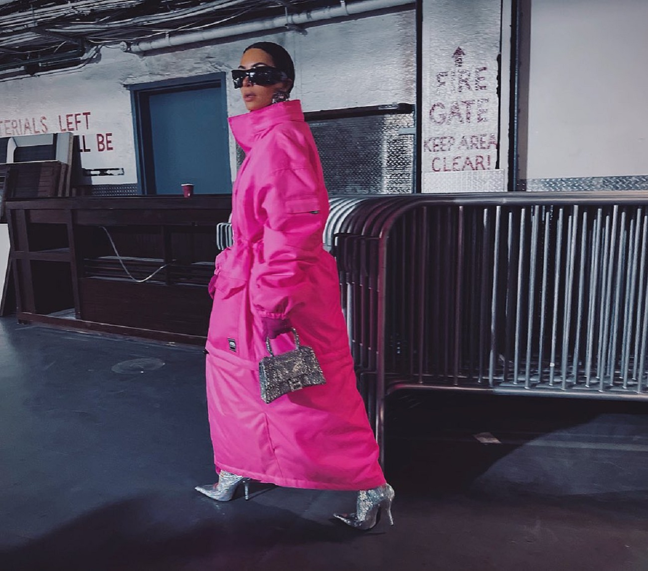 Модная Барби: топ-5 лучших образов Ким Кардашьян от Balenciaga в розовом цвете