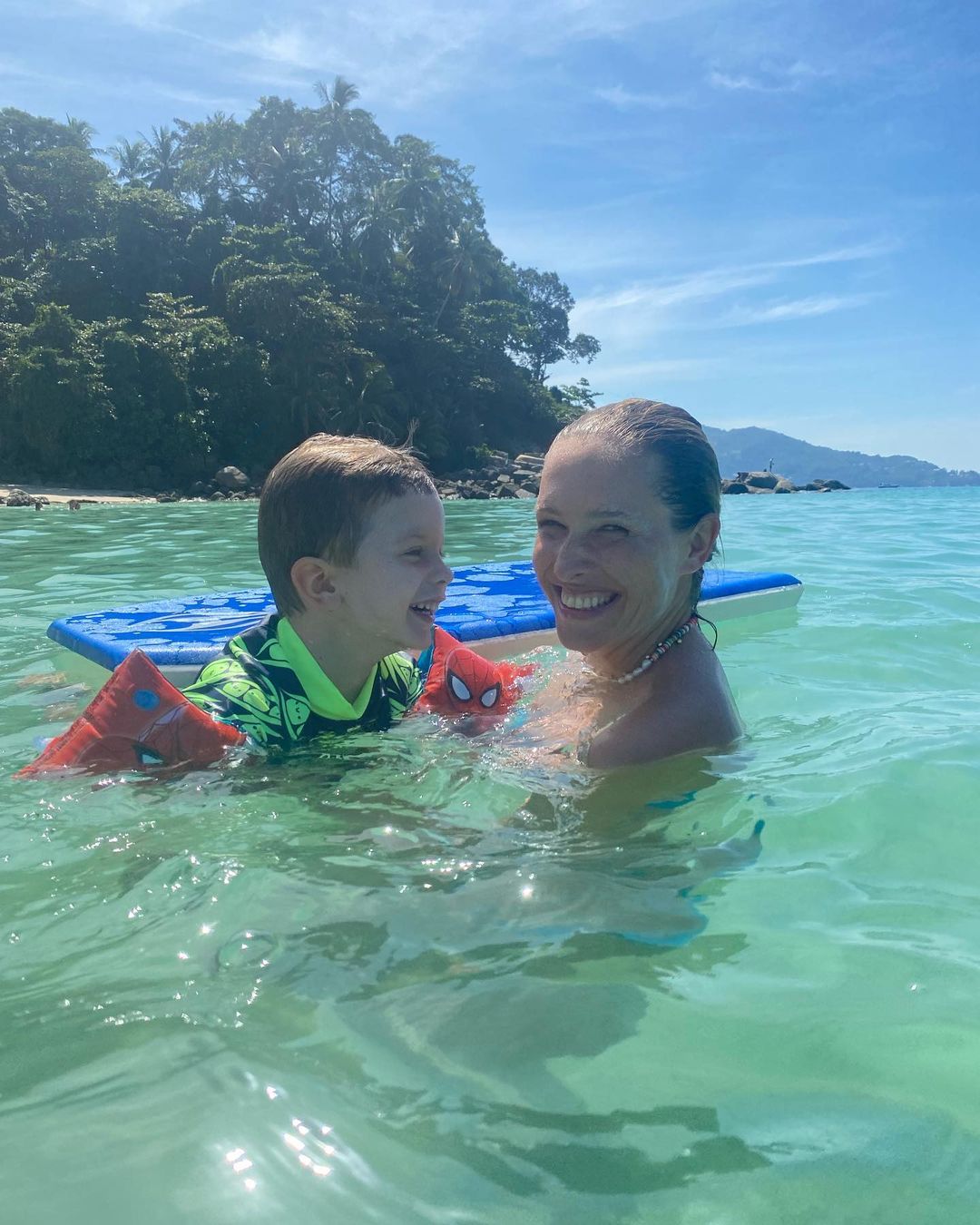 Катя Осадча похвалилася фігурою в бікіні і розкрила секрет стрункості