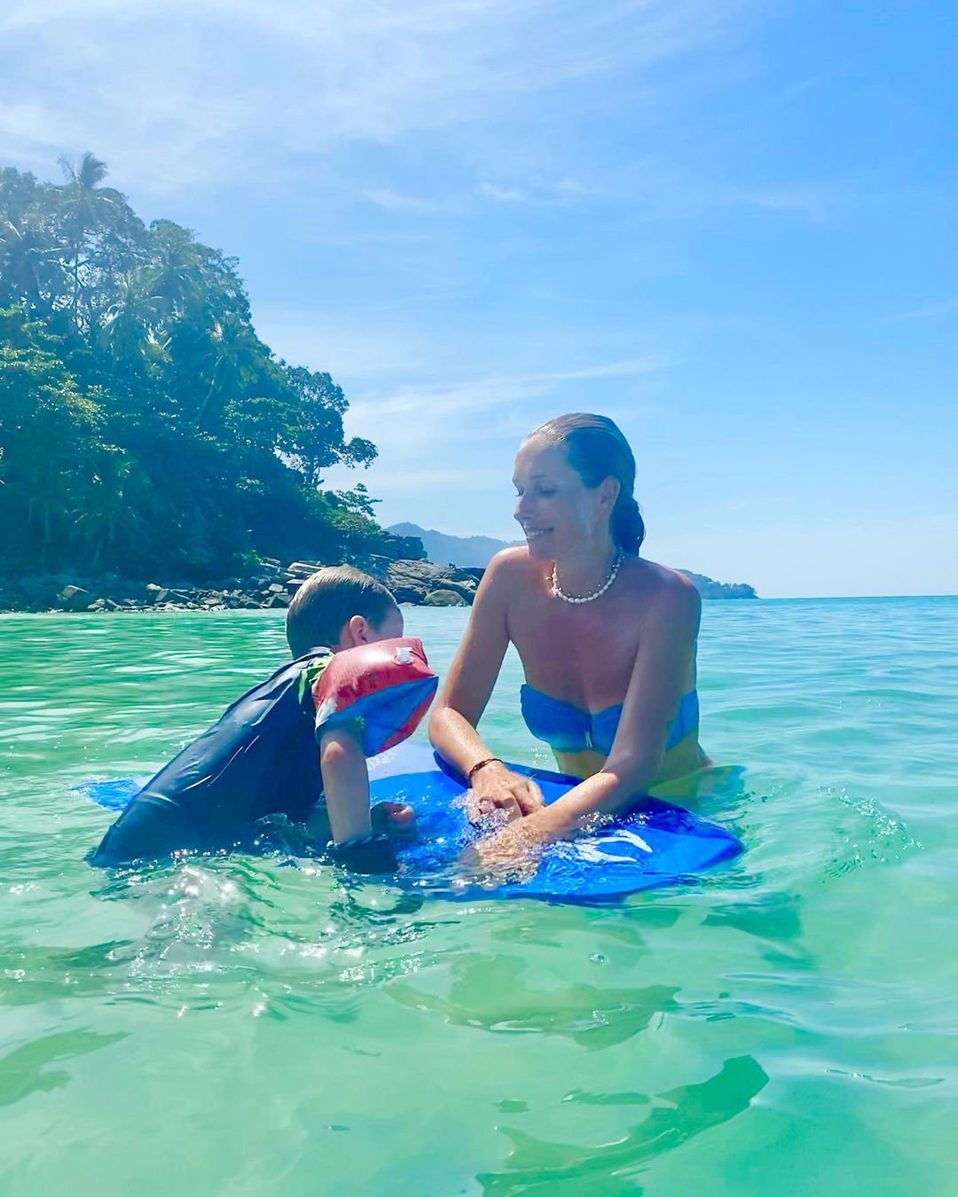 Катя Осадча похвалилася фігурою в бікіні і розкрила секрет стрункості