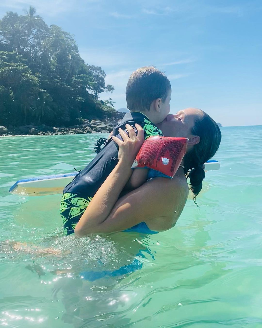 Катя Осадча похвалилася фігурою в бікіні і розкрила секрет стрункості