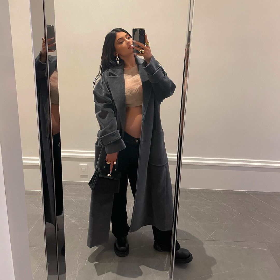 Тракторна підошва і ботильні-шкарпетки: зірки демонструю найстильніше взуття осені 2021