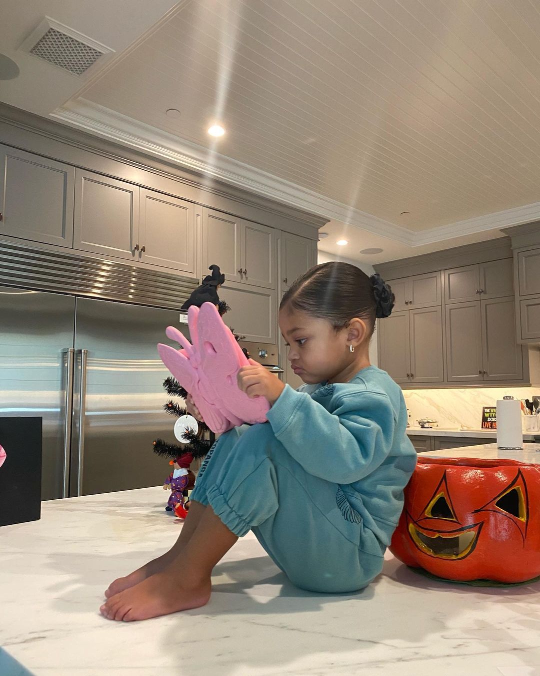 Вся в маму: 7 самых очаровательных парных луков Кайли Дженнер и ее 4-летней дочери