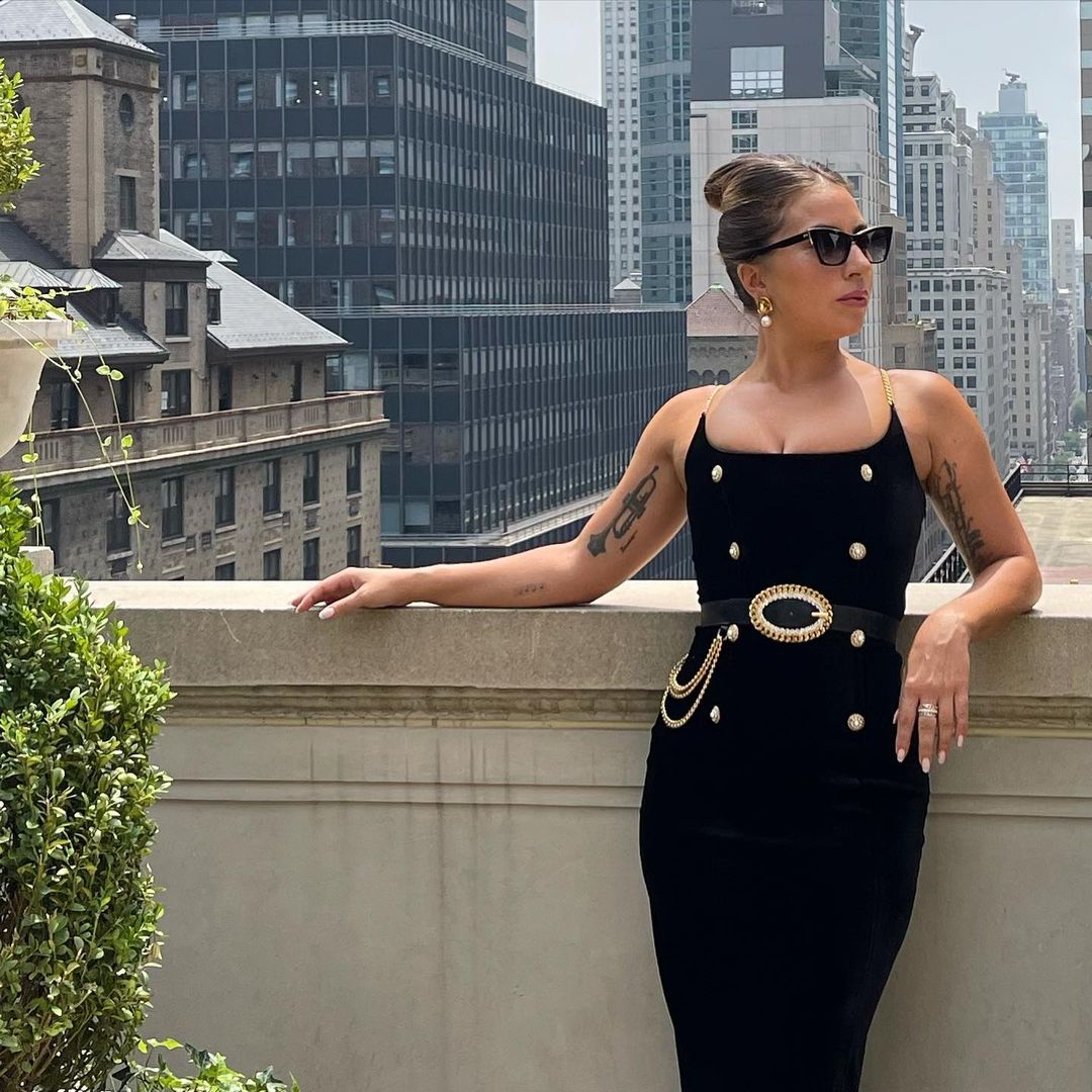 От бунтарки до светской львицы: как менялся стиль Леди Гаги после съемок в фильме Gucci