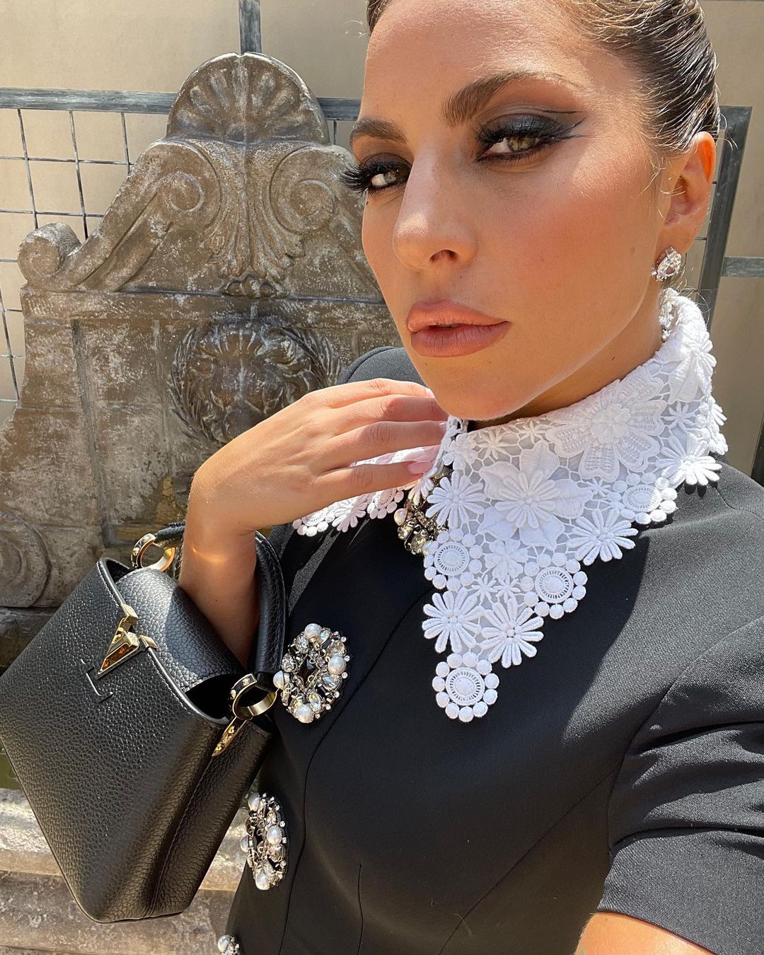 От бунтарки до светской львицы: как менялся стиль Леди Гаги после съемок в фильме Gucci