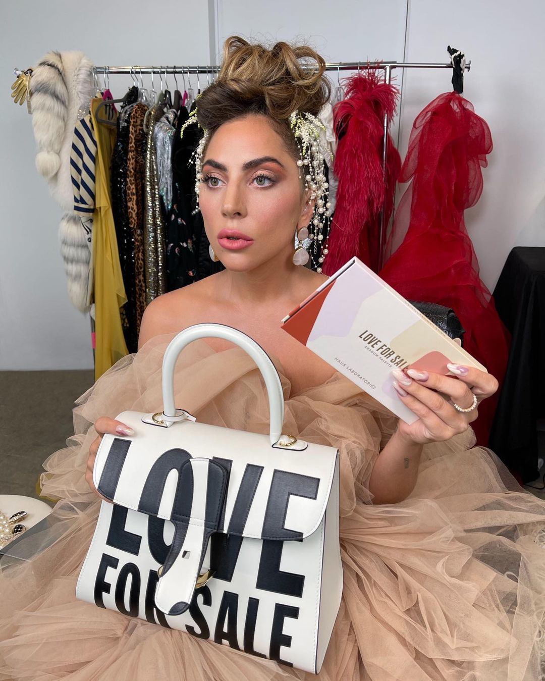 От бунтарки до светской львицы: как менялся стиль Леди Гаги после съемок в фильме Gucci