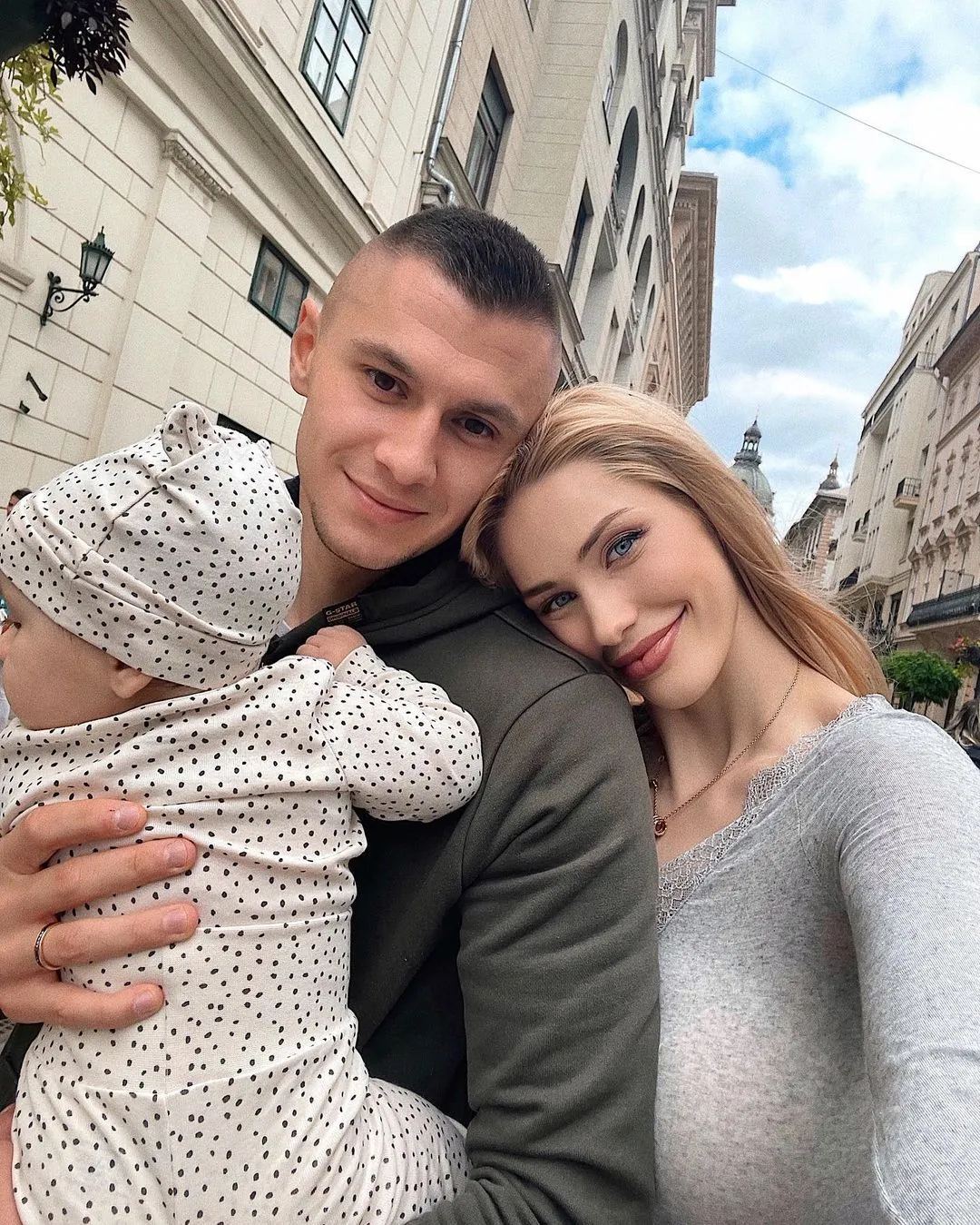 Екс-дружина футболіста збірної України, якій він зрадив, похизувалася новою BMW (фото)