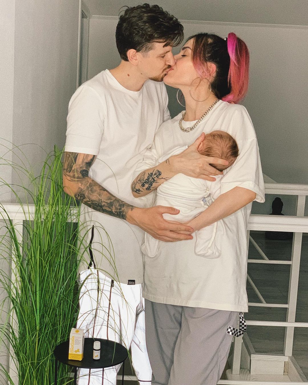 MamaRika незвичним способом розсекретила ім'я маленького сина (відео)