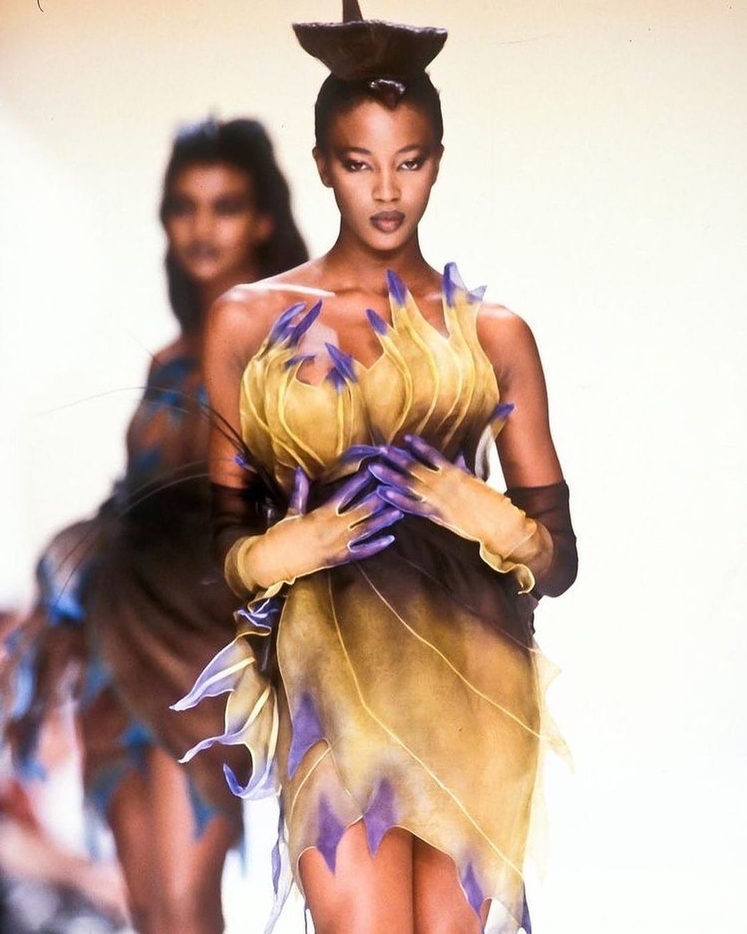 Ким Кардашьян, Ирина Шейк, Белла Хадид и другие знаменитости в культовых образах от Тьерри Мюглера