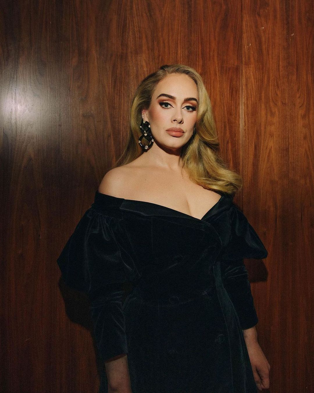 Адель, Дамиано Давид и другие: лучшие образы с красной дорожки Brit Awards 2022