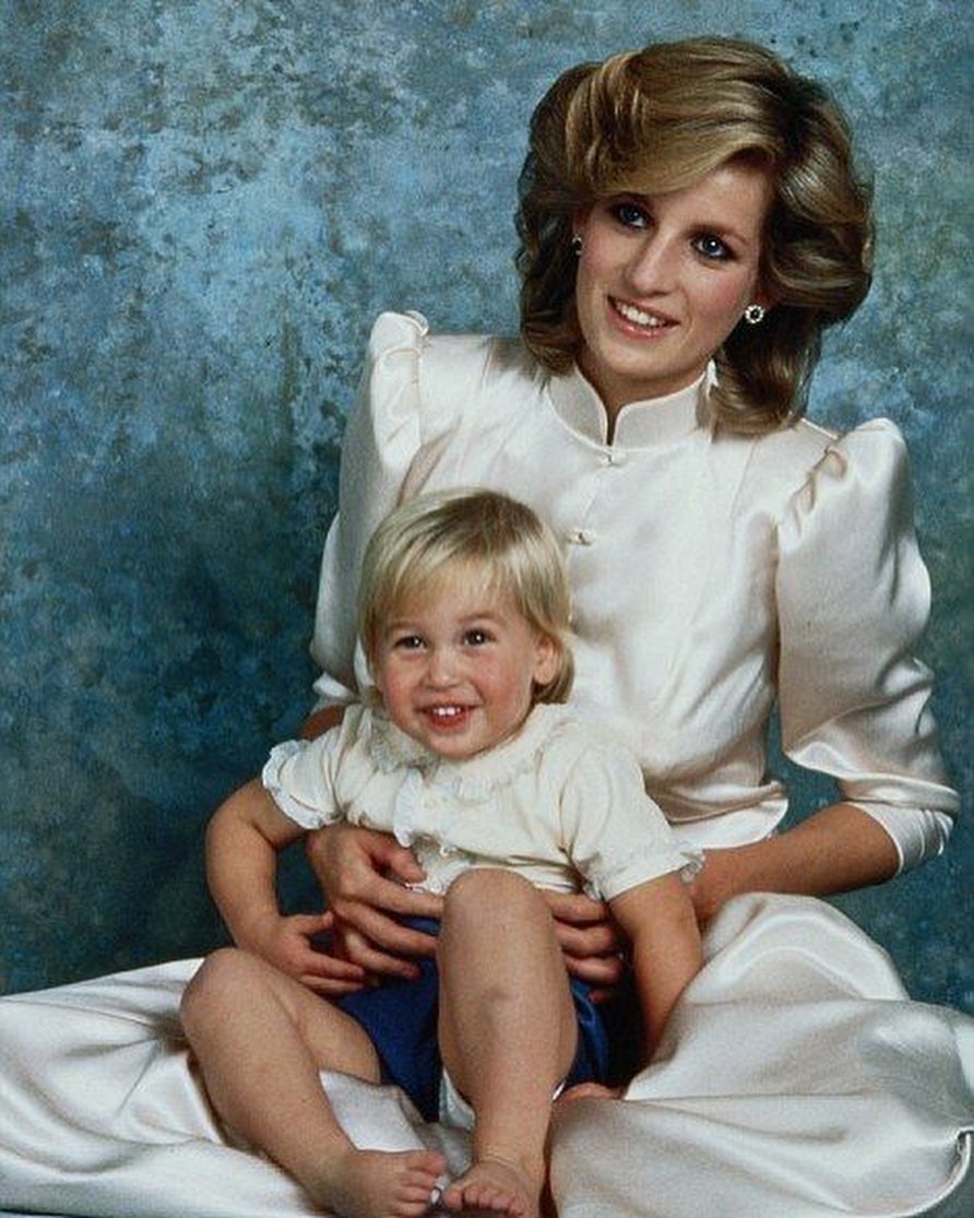 Кейт Міддлтон, Меган Маркл, Принцеса Діана та інші: 10 суконь з червоних килимових доріжок в дусі весільних