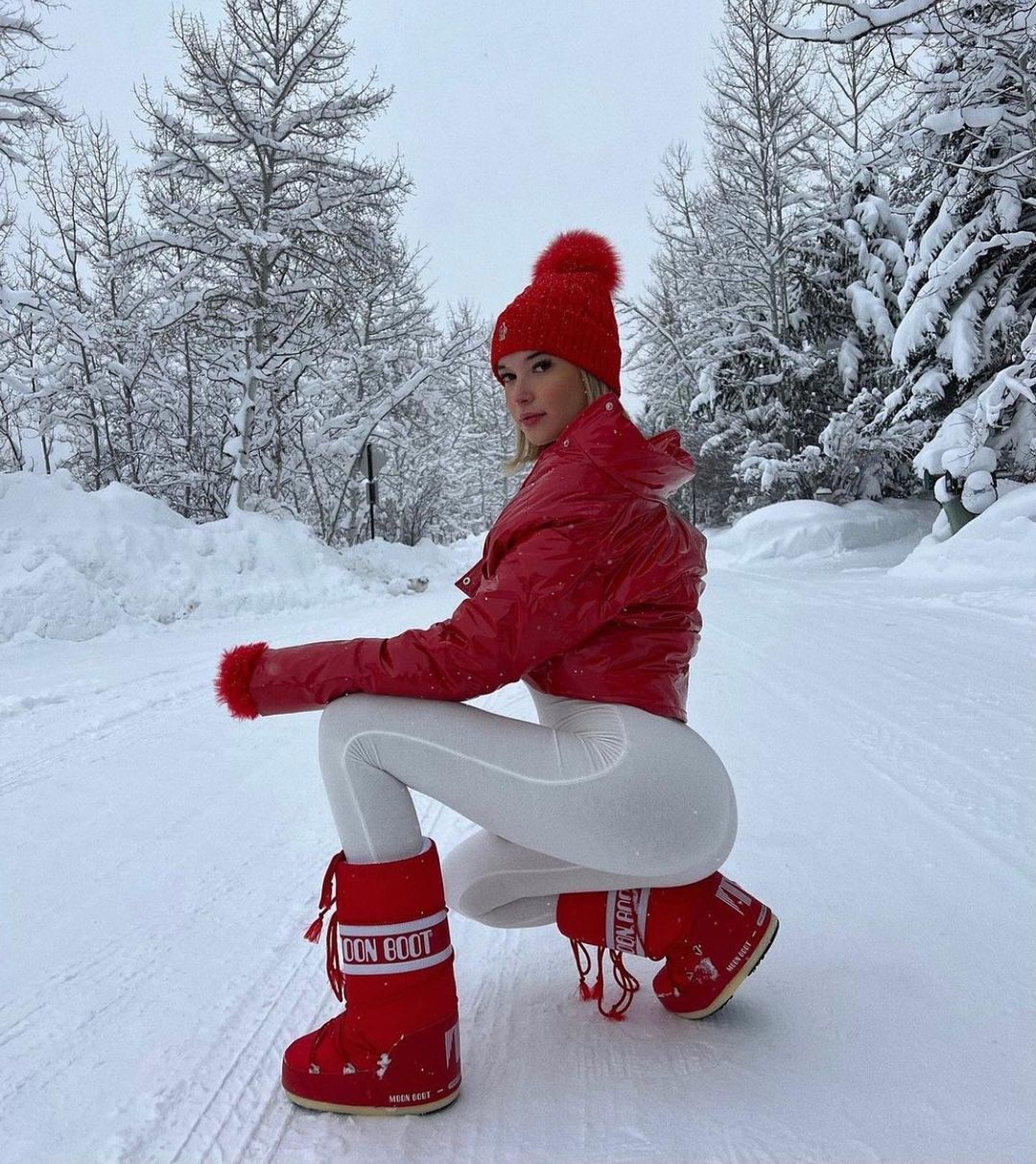 Забудьте про угги: эти сапоги выбирают самые стильные девушки планеты в 2022 (фото)