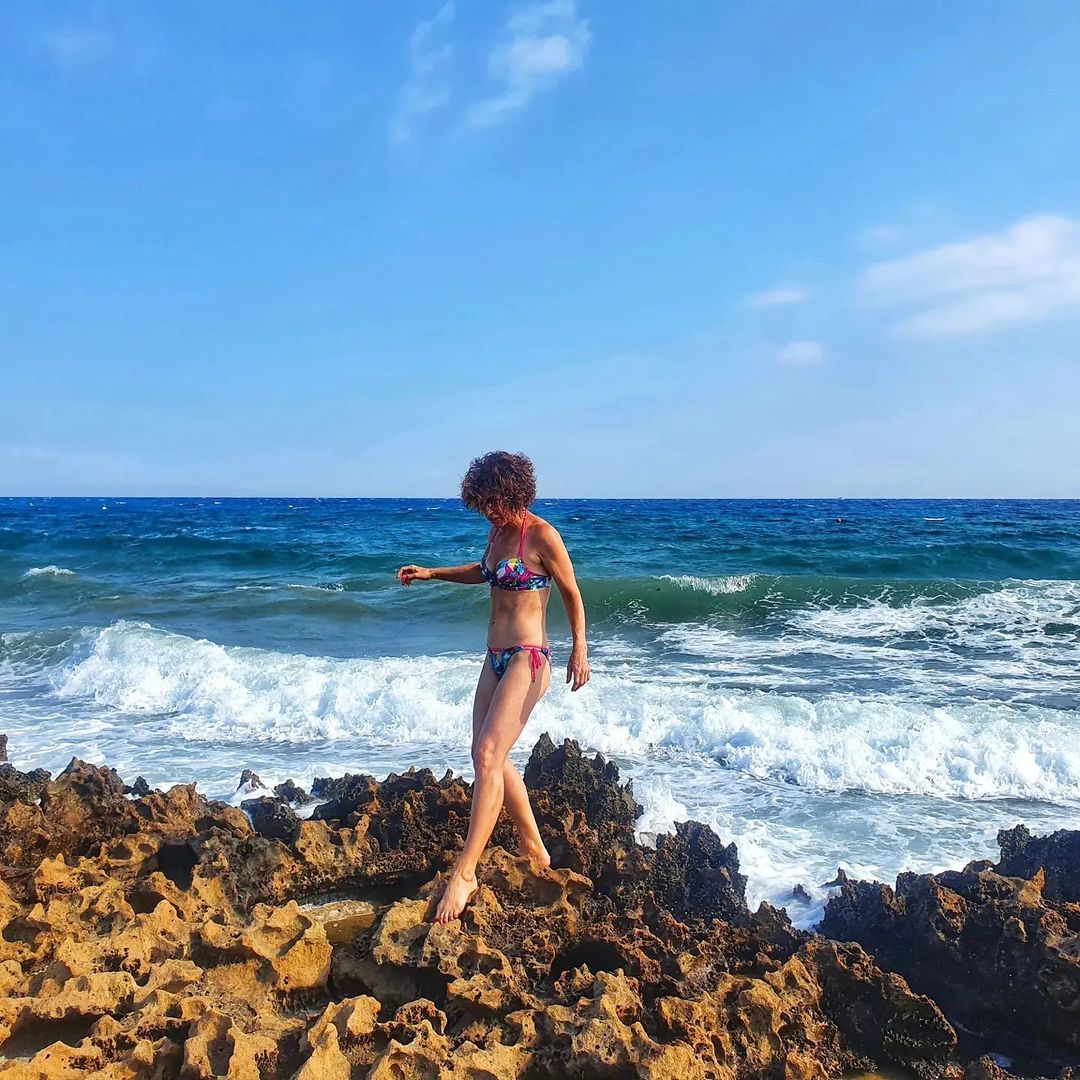 Українська ТБ-зірка захопила фігурою в купальнику: "танці на світанку"