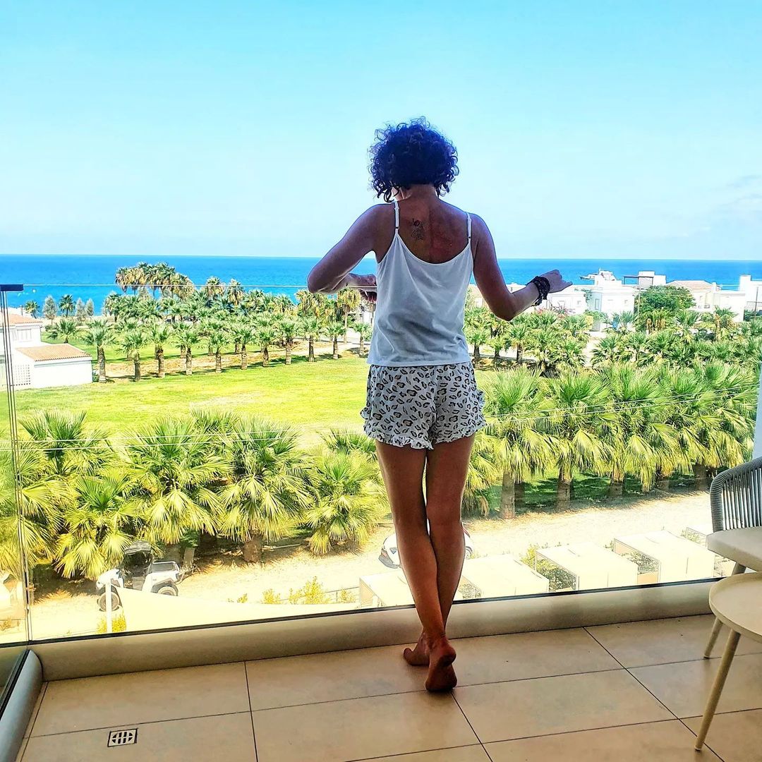 Українська ТБ-зірка захопила фігурою в купальнику: "танці на світанку"