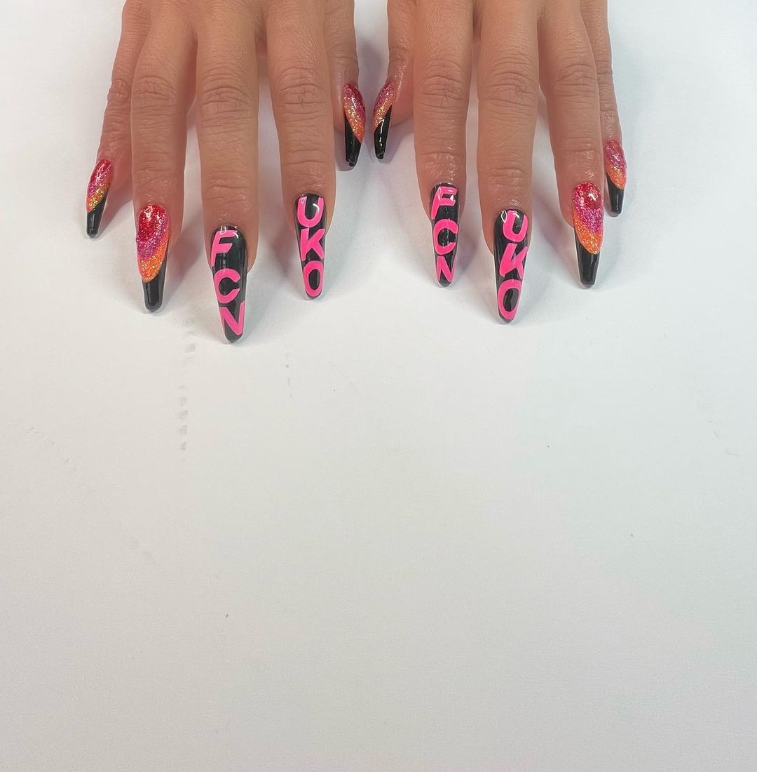 Ярко и сочно: топ-3 самых трендовых маникюра на весну 2022