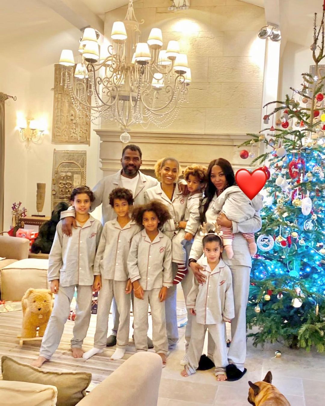 Тіна Кунакі, Різ Уізерспун, Наомі Кемпбелл та інші: як зірки відзначили Різдво