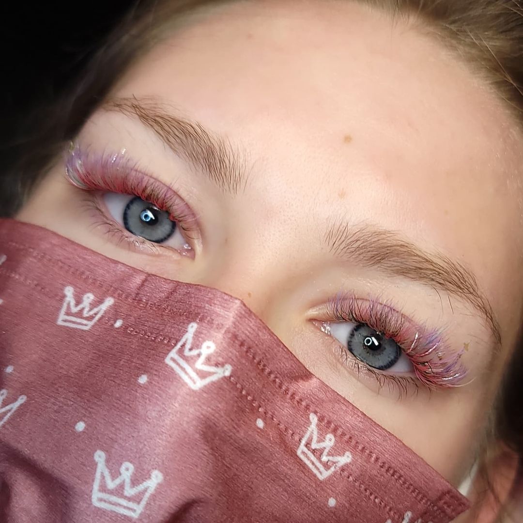 Глаз не оторвать: визажисты открыли секрет самого трендового макияжа 2022 (фото)