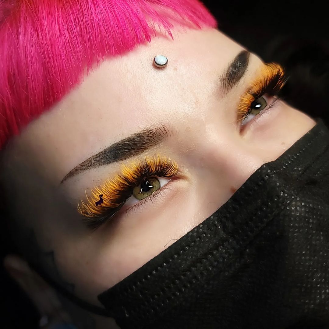 Глаз не оторвать: визажисты открыли секрет самого трендового макияжа 2022 (фото)