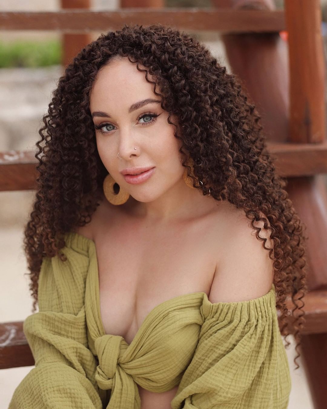 Украинская певица ехала на митинг, но застряла на границе: "это просто пипец"