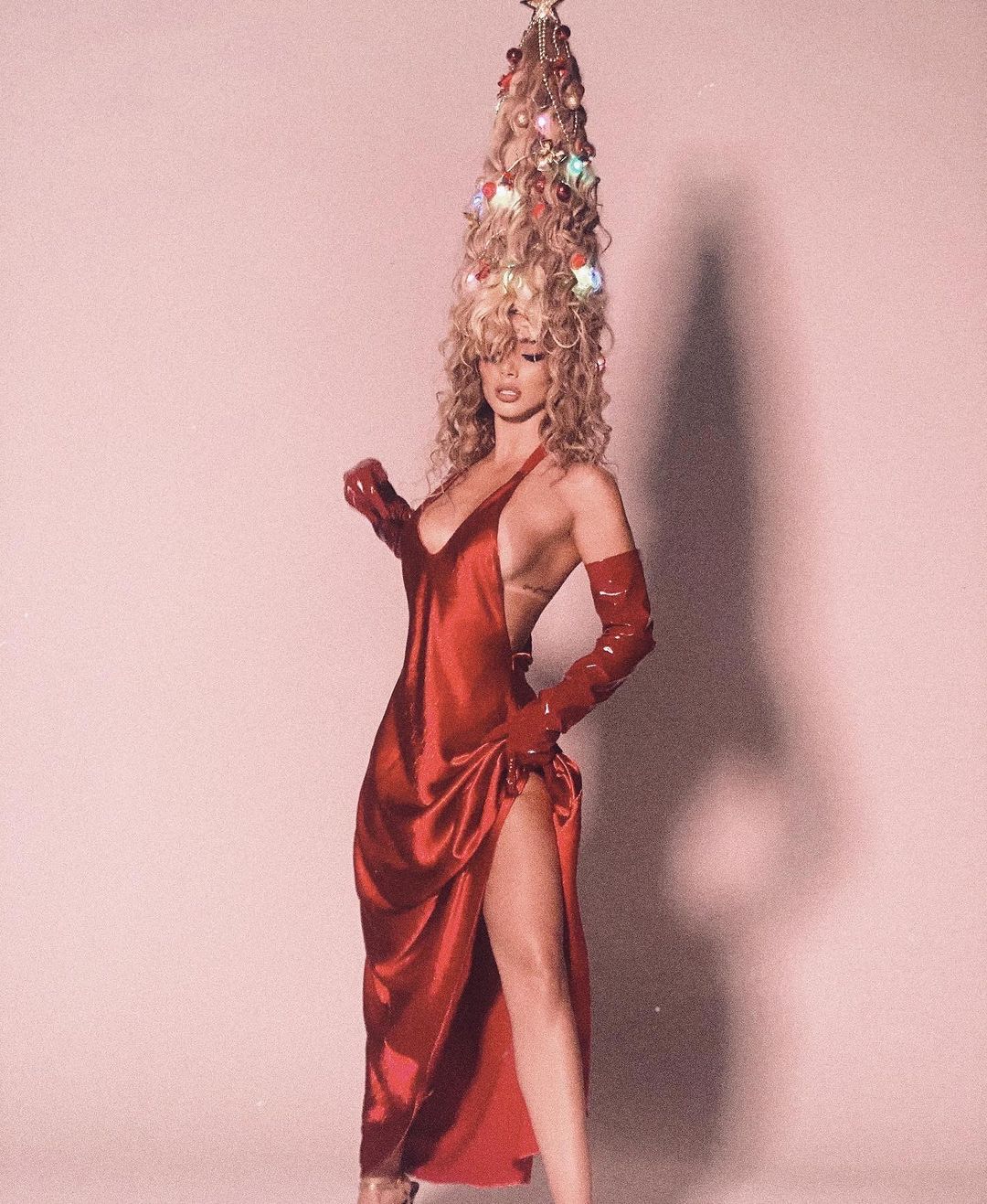 У цьому йти не можна: 5 невдалих нарядів для корпоративу, від яких краще відмовитись