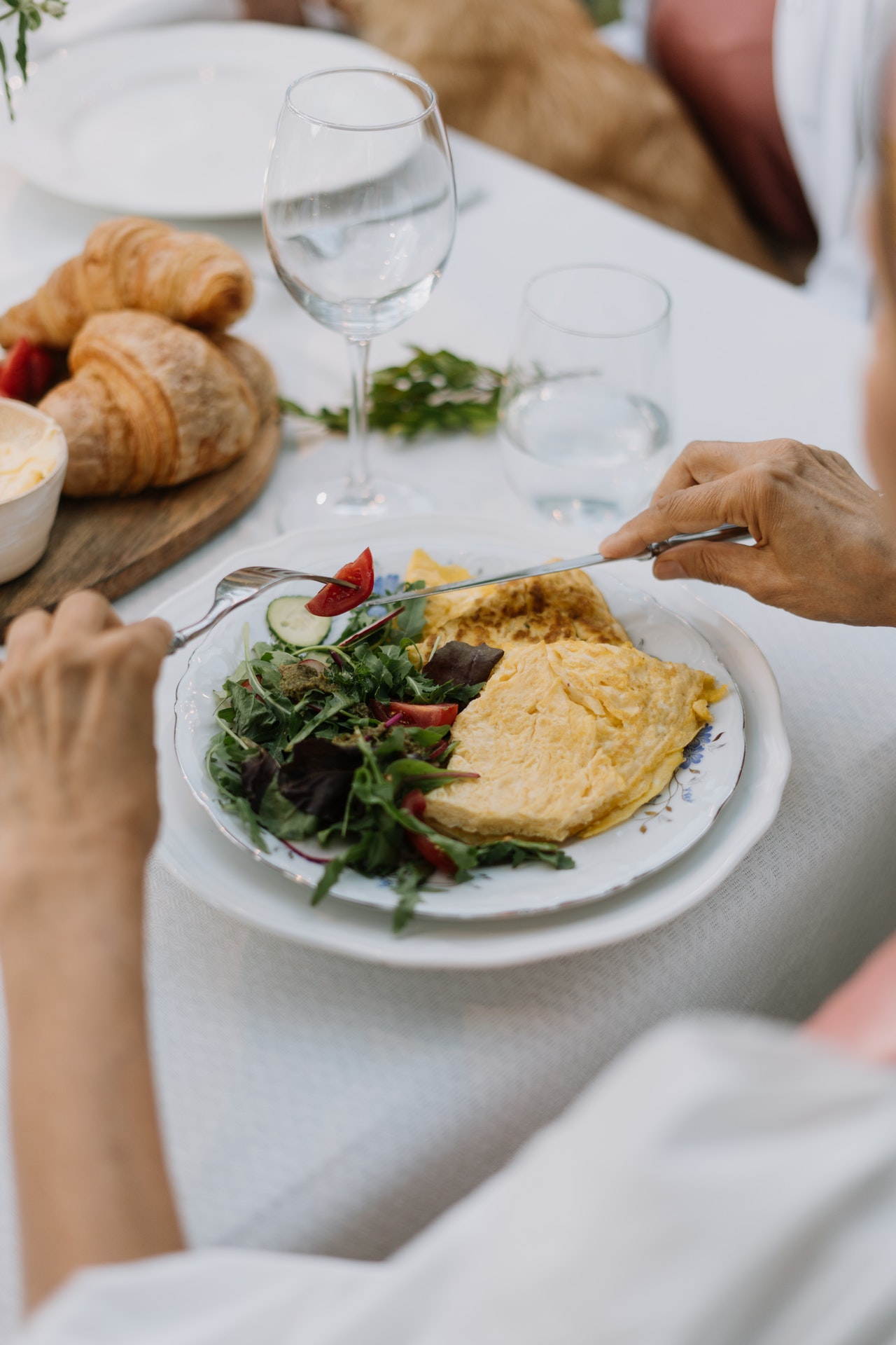 Як "вижити" в гостях, якщо ти на дієті: дієтолог запропонувала варіанти рішень