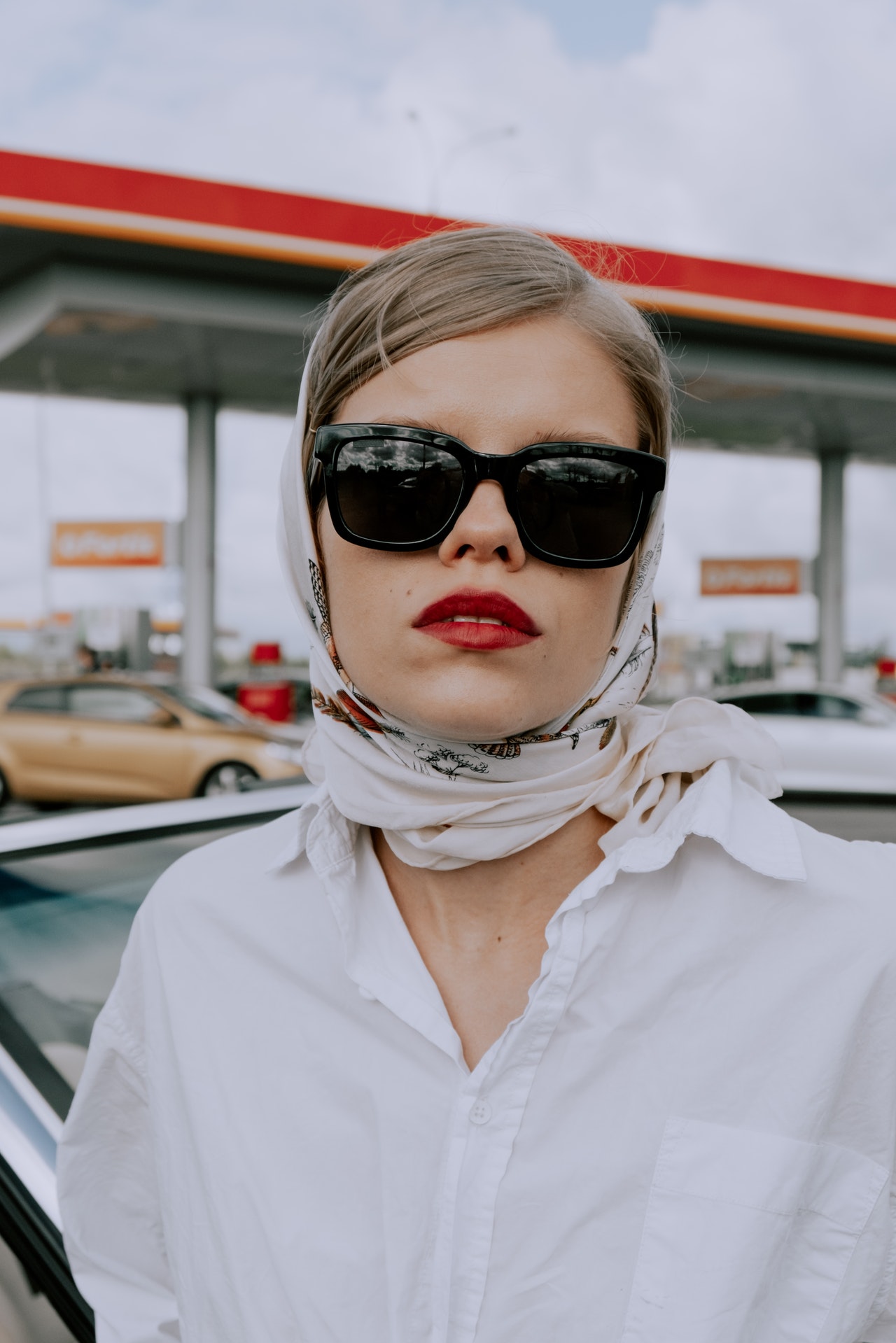 Как оживить образ с помощью нестандартных приемов: 10 лайфхаков от стилиста