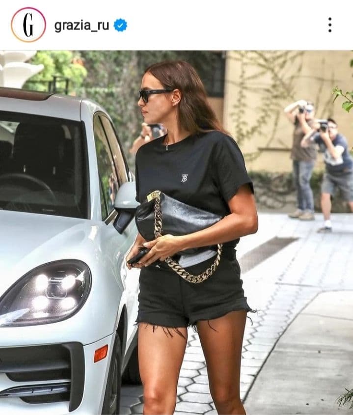 Ноги від вух: Ірина Шейк вирушила на прогулянку в зухвалих міні-шортах