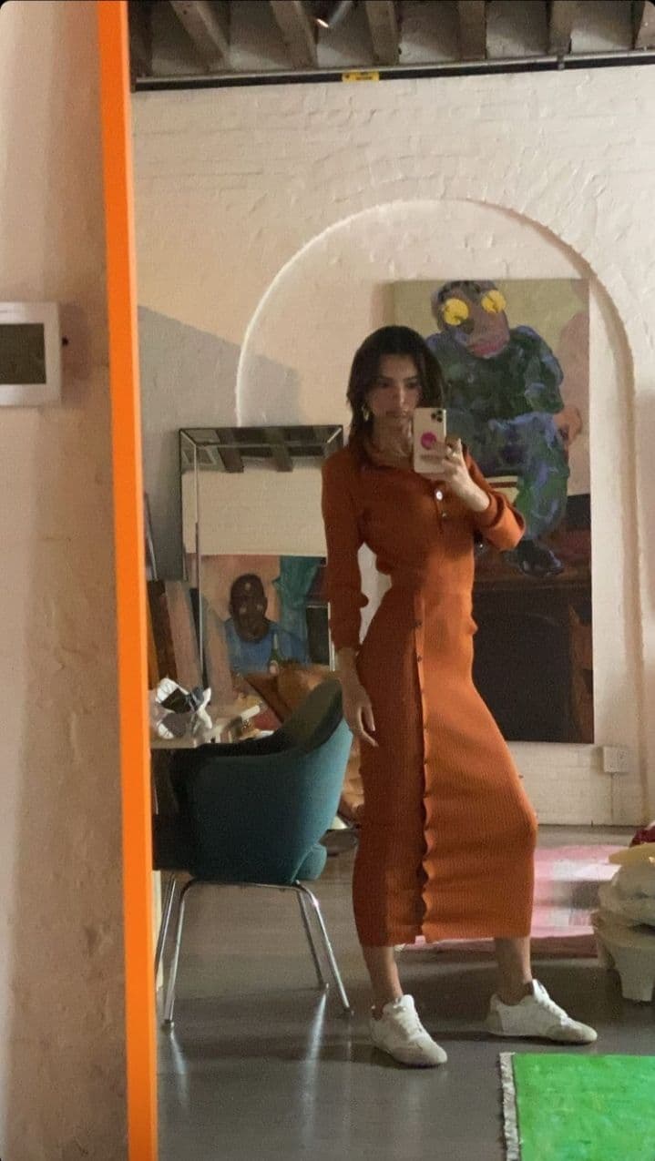 Сукня максі і кеди: Емілі Ратаковскі демонструє образ на кожен день