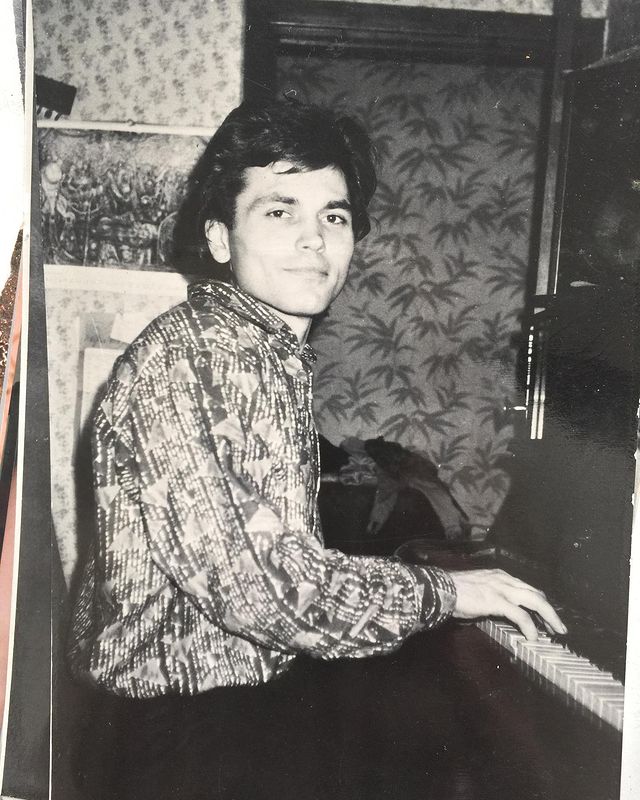 Такие молоденькие! Сумская очаровала романтикой с мужем на фото 25-летней давности в Новый год