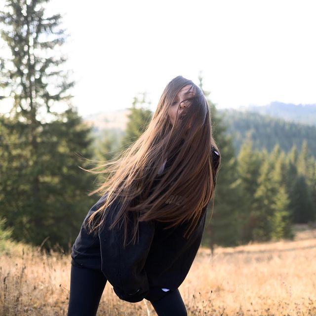 Хочу: Эллерт заинтриговал посланием для "сбежавшей" в Карпаты Мишиной