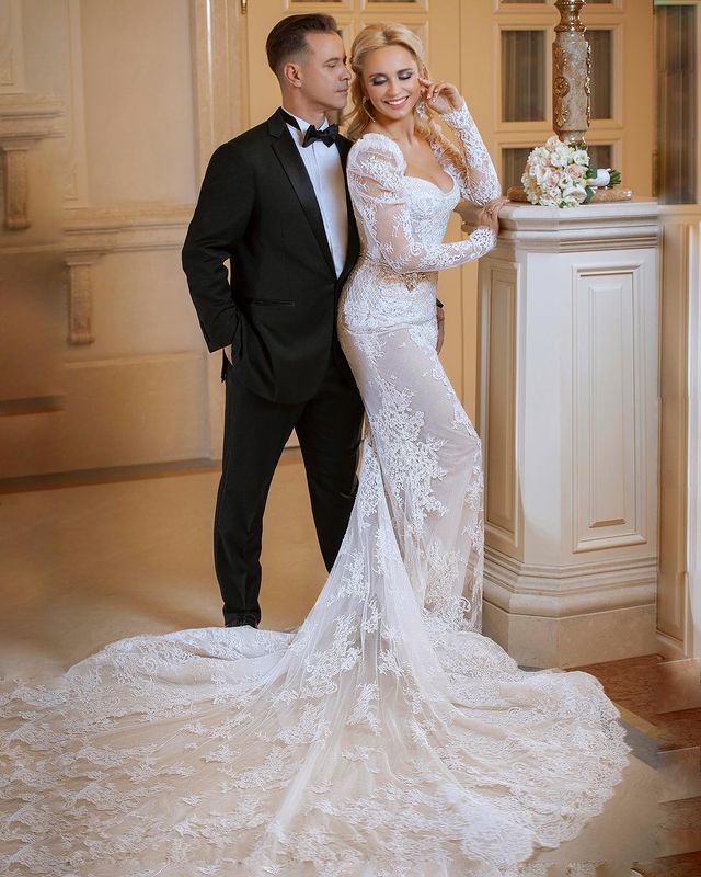 Ребрик в прозорій розкішній білій сукні захопила новим весіллям: мені так ніжно і весело