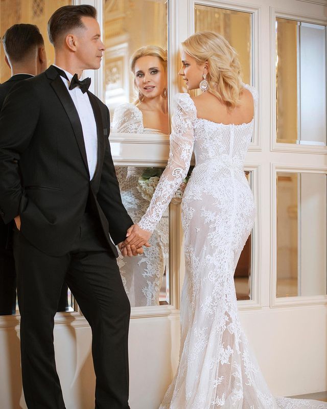Ребрик в прозорій розкішній білій сукні захопила новим весіллям: мені так ніжно і весело