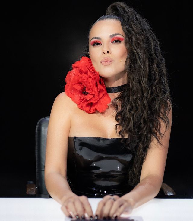 "Виглядайте приголомшливо!"Грайлива Каменських в латексному міні розбурхала фото з відомим красенем