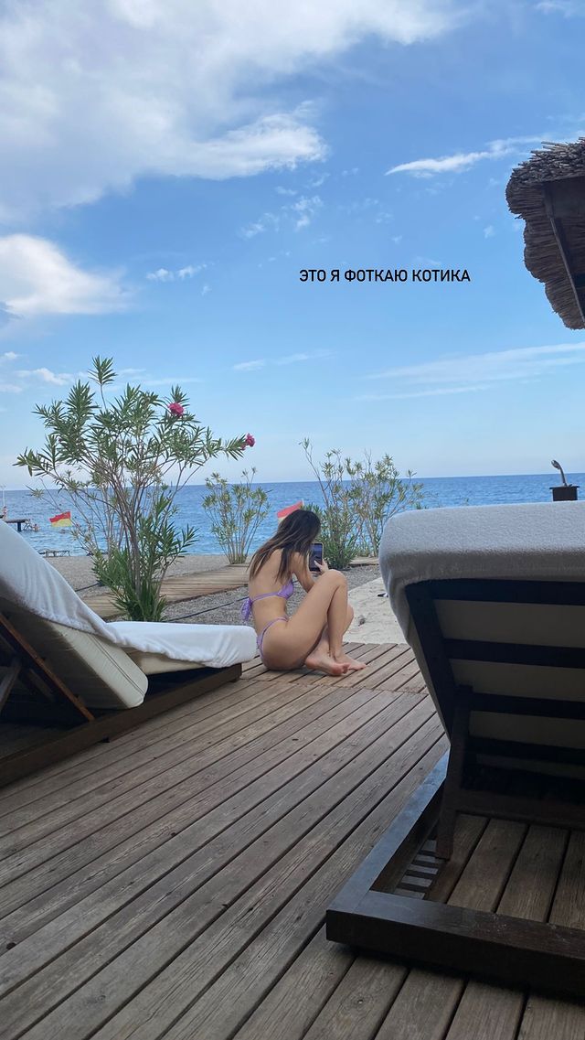 У прозорому вбранні і крихітному бікіні: Дорофєєва викликала фурор в мережі фото з Туреччини