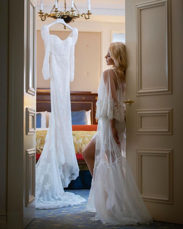 Ребрик в прозорій розкішній білій сукні захопила новим весіллям: мені так ніжно і весело