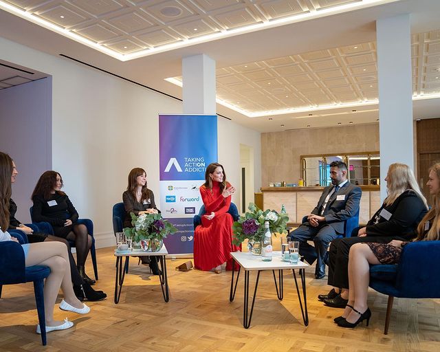 Чорно-біла романтика: Кейт Міддлтон і принц Вільям зачарували ніжністю в публічному місці