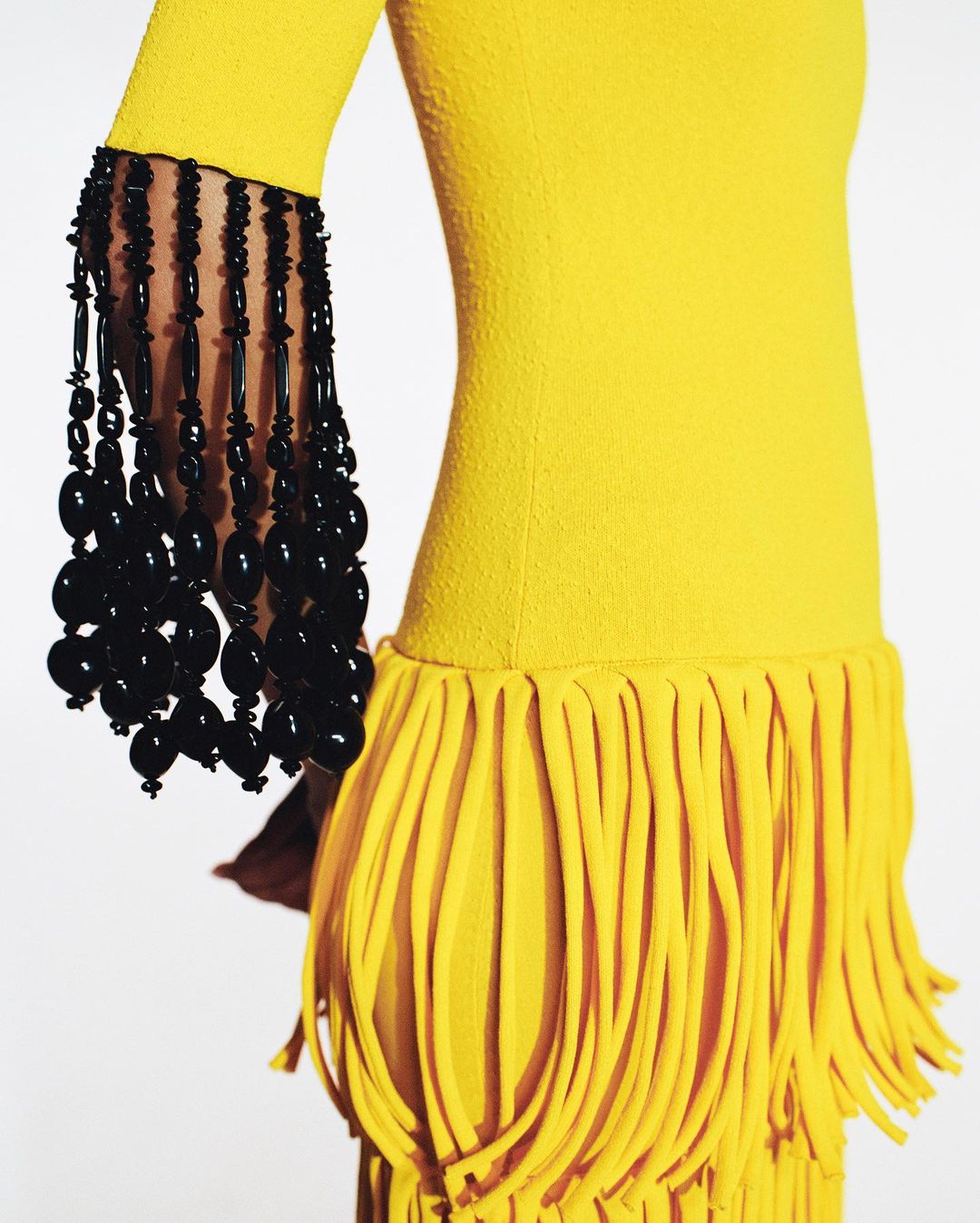 Меньше скромности, больше тела: дизайнеры показали, какая одежда будет в тренде в 2022 (фото)